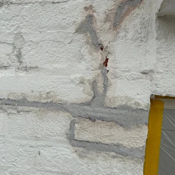 Scheuren zorgvuldig gerepareerd